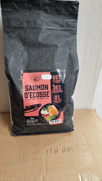 Superfood 65 — Tout Stade de Vie Petite race Saumon écossais, aneth, épinard, fenouil, asperge, tomate