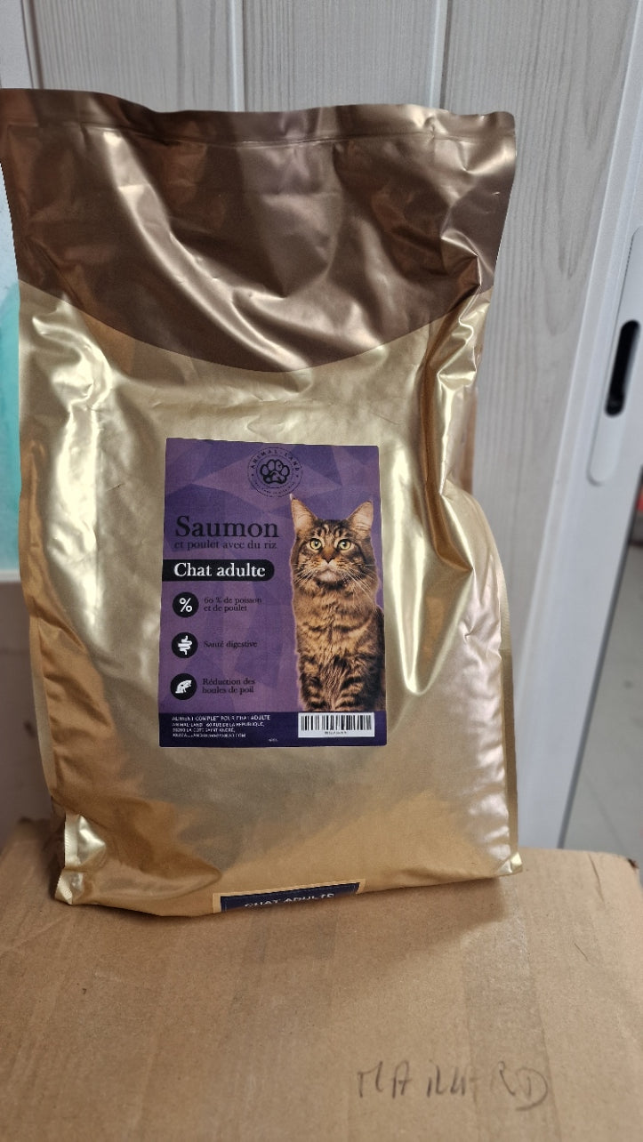 Croquettes Super Premium Saumon et Poulet  avec du riz pour chat